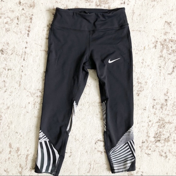 Nike Pants - Nike Dri-Fit legging capris. Size Small